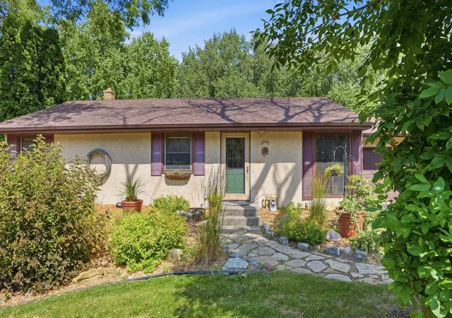 Photo 1 of Sale Pending at 2686 Victoria St N, Saint Paul, MN 55113 | MLS# 7110919 | Listing updated on 2026-08-07