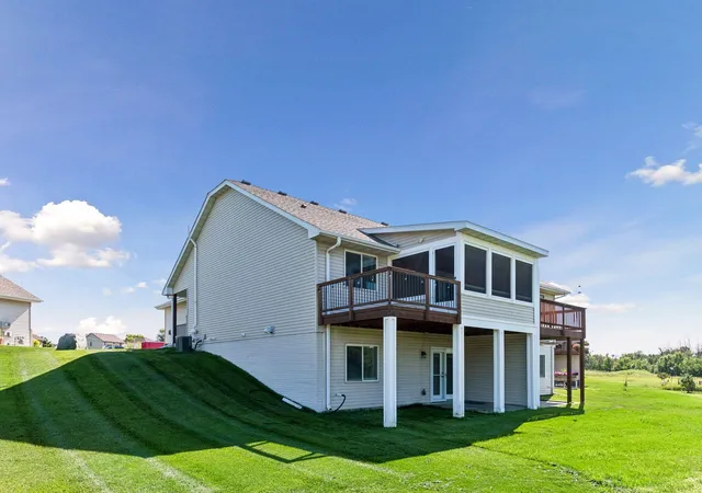 2nd image of 1851 Lakeridge Wy, Waconia, MN 55387 | MLS# 7110974