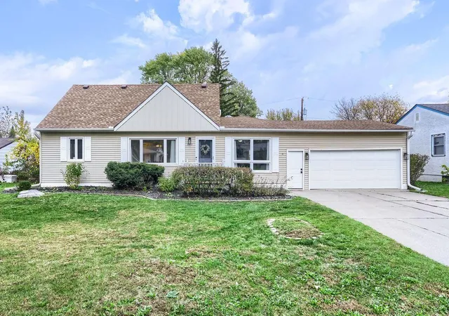 Photo 1 of Single family home for sale at 2113 Marble Ln, Saint Paul, MN 55122 | MLS# 7110984 | Listing updated on 2026-10-31
