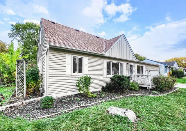 Photo 1 of Single family home for sale at 2113 Marble Ln, Saint Paul, MN 55122 | MLS# 7110984 | Listing updated on 2026-10-31