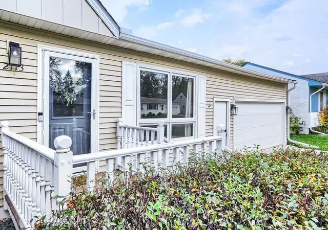 Photo 2 of Single family home for sale at 2113 Marble Ln, Saint Paul, MN 55122 | MLS# 7110984 | Listing updated on 2026-10-31