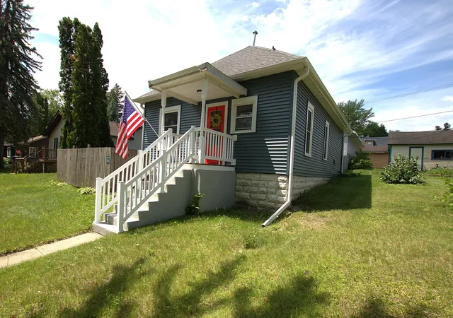 1st image of 425 8th St Ne, Staples, MN 56479 | MLS# 7110986