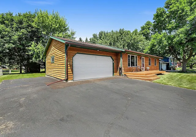 Photo 2 of Sale Pending at 3631 Hillview Ln, Saint Bonifacius, MN 55375 | MLS# 7111016 | Listing updated on 2026-08-12