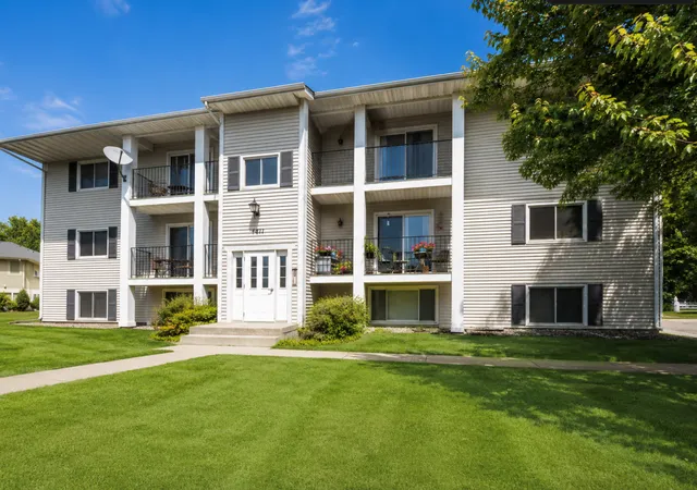 Photo 1 of Condo for sale at 1811 Greenfield Ln Sw #12, Rochester, MN 55902 | MLS# 7111018 | Listing updated on 2026-08-27