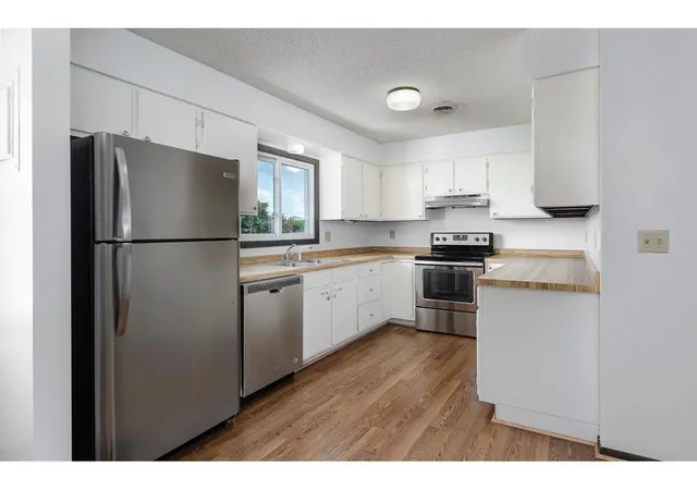 Photo 2 of Condo for sale at 1811 Greenfield Ln Sw #12, Rochester, MN 55902 | MLS# 7111018 | Listing updated on 2026-08-27