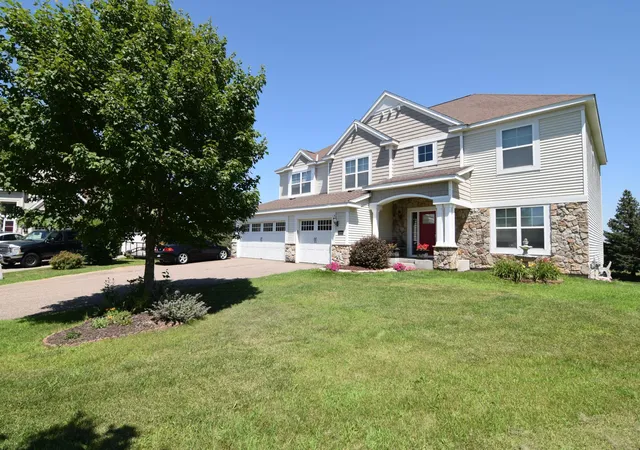 Photo 3 of Single family home for sale at 3980 Molina St, Shakopee, MN 55379 | MLS# 7111027 | Listing updated on 2026-08-28