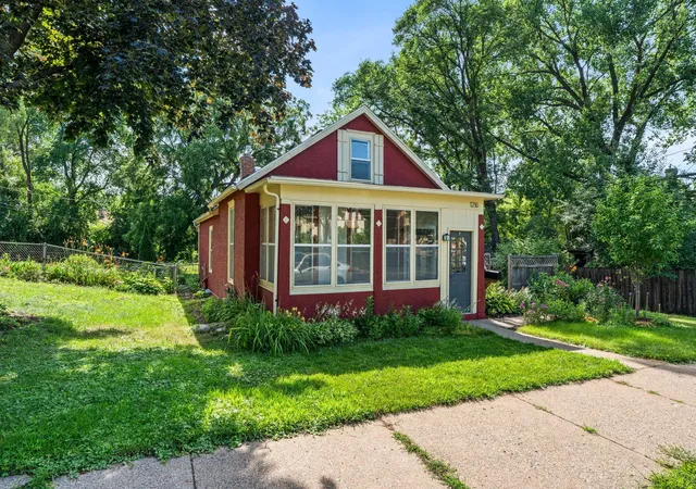 Photo 1 of Single family home for sale at 1216 Danforth St, Saint Paul, MN 55117 | MLS# 7111028 | Listing updated on 2026-10-29