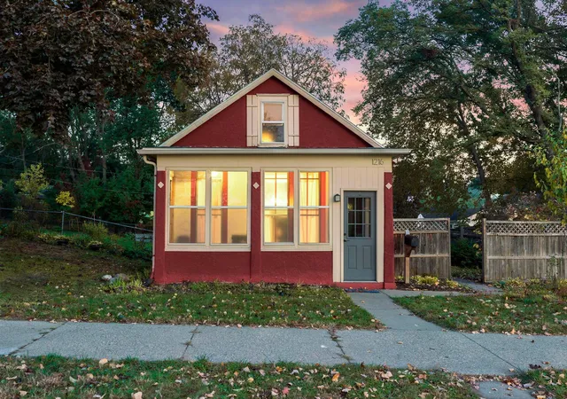 Photo 1 of Single family home for sale at 1216 Danforth St, Saint Paul, MN 55117 | MLS# 7111028 | Listing updated on 2026-10-29
