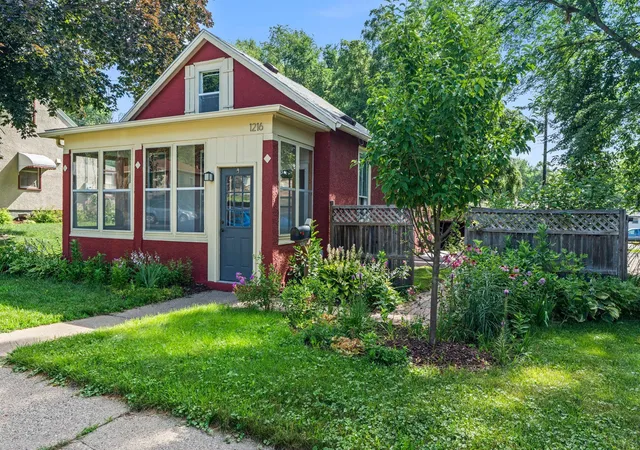 Photo 2 of Single family home for sale at 1216 Danforth St, Saint Paul, MN 55117 | MLS# 7111028 | Listing updated on 2026-10-29