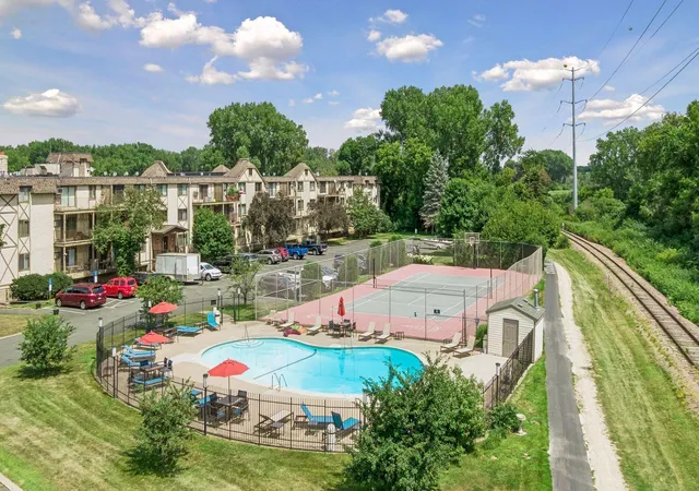 Photo 3 of Condo for sale at 1304 W Medicine Lake Dr #320, Minneapolis, MN 55441 | MLS# 7111038 | Listing updated on 2026-09-03