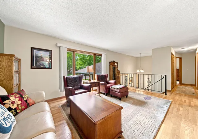 2nd image of 8033 Dakota Ln, Chanhassen, MN 55317 | MLS# 7111045
