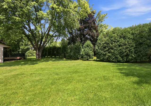 30th image of 8033 Dakota Ln, Chanhassen, MN 55317 | MLS# 7111045