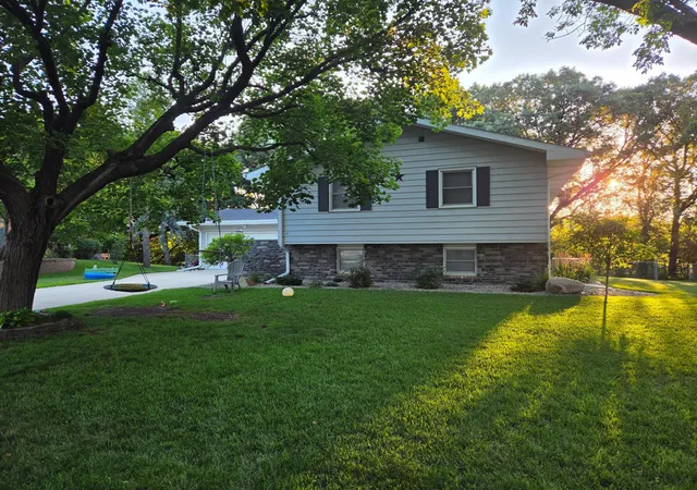 Photo 3 of Single family home for sale at 411 Ridge Rd, Albert Lea, MN 56007 | MLS# 7111076 | Listing updated on 2026-10-13