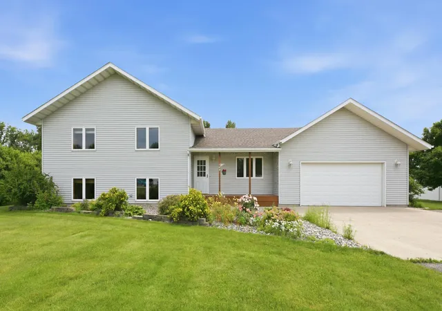 2nd image of 104 Golden Spike Rd, West Fargo, ND 58078 | MLS# 7111117