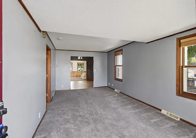 Photo 3 of Single family home for sale at 220 N Chestnut St, Belle Plaine, MN 56011 | MLS# 7111127 | Listing updated on 2026-09-02