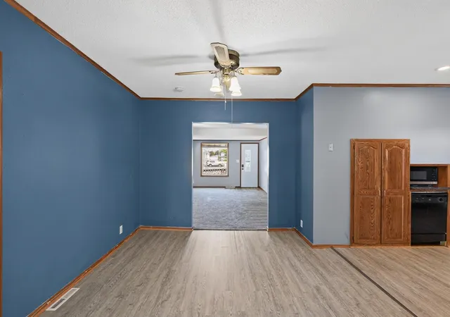 Photo 3 of Single family home for sale at 220 N Chestnut St, Belle Plaine, MN 56011 | MLS# 7111127 | Listing updated on 2026-09-02