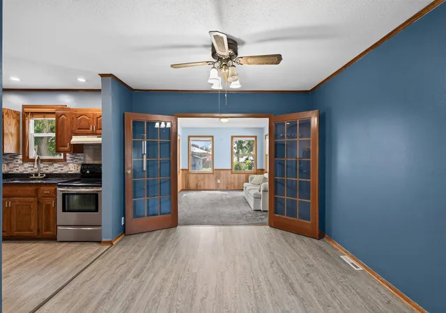 Photo 4 of Single family home for sale at 220 N Chestnut St, Belle Plaine, MN 56011 | MLS# 7111127 | Listing updated on 2026-09-02
