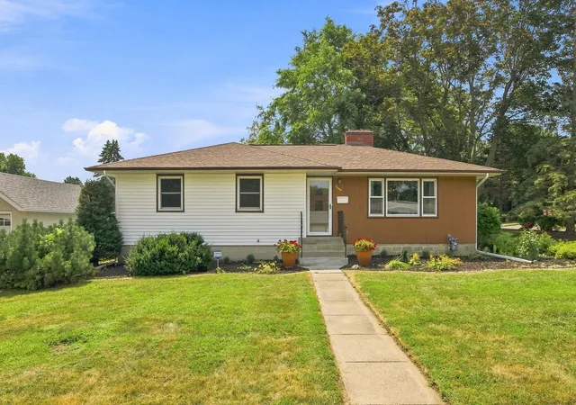 Photo 3 of Single family home for sale at 2464 Holloway Ave E, Saint Paul, MN 55109 | MLS# 7111134 | Listing updated on 2026-10-20