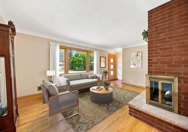 Photo 4 of Single family home for sale at 2464 Holloway Ave E, Saint Paul, MN 55109 | MLS# 7111134 | Listing updated on 2026-10-20