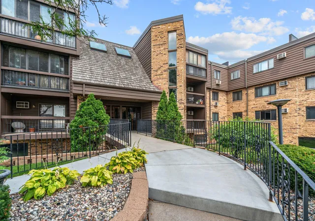 2nd image of 999 41st Ave Ne Ave Ne #114, Minneapolis, MN 55421 | MLS# 7111161