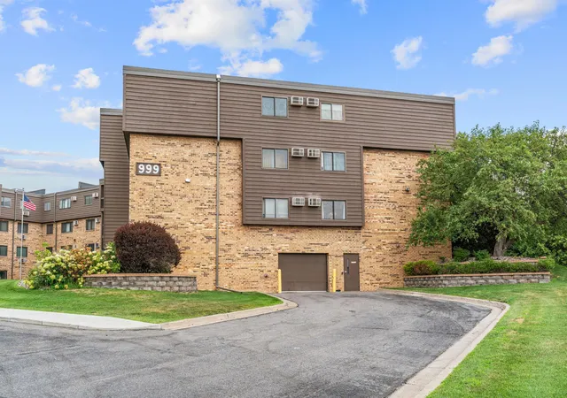 Photo 3 of Condo for sale at 999 41st Avenue Ne #114, Minneapolis, MN 55421 | MLS# 7111161 | Listing updated on 2026-08-27