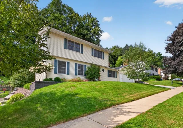 Photo 2 of Sale Pending at 1726 Walden Ln Sw, Rochester, MN 55902 | MLS# 7111173 | Listing updated on 2026-09-07