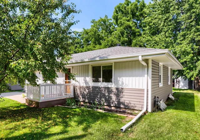 3rd image of 927 Birch St S, Cambridge, MN 55008 | MLS# 7111178