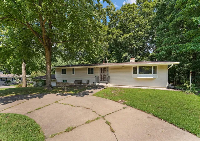 Photo 2 of Sale Pending at 4125 Thrushwood Ln, Minnetonka, MN 55345 | MLS# 7111189 | Listing updated on 2026-09-22