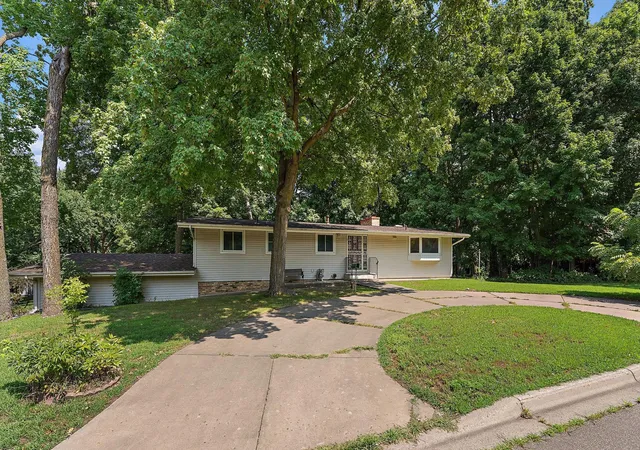 Photo 3 of Sale Pending at 4125 Thrushwood Ln, Minnetonka, MN 55345 | MLS# 7111189 | Listing updated on 2026-09-22