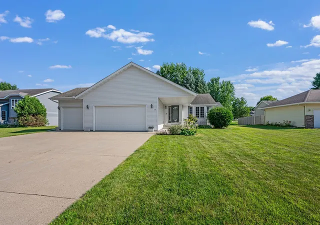 Photo 1 of Single family home for sale at 19 La Mar Ct, North Mankato, MN 56003 | MLS# 7111233 | Listing updated on 2026-07-30