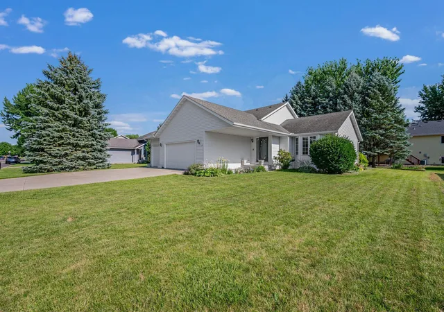 Photo 2 of Single family home for sale at 19 La Mar Ct, North Mankato, MN 56003 | MLS# 7111233 | Listing updated on 2026-07-30