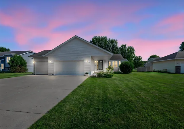 Photo 3 of Single family home for sale at 19 La Mar Ct, North Mankato, MN 56003 | MLS# 7111233 | Listing updated on 2026-07-30