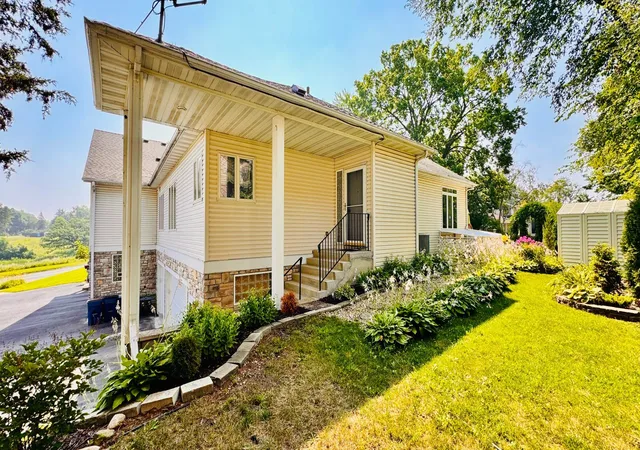 Photo 1 of Townhouse for sale at 9516 12th Avenue S, Minneapolis, MN 55425 | MLS# 7111237 | Listing updated on 2026-09-02