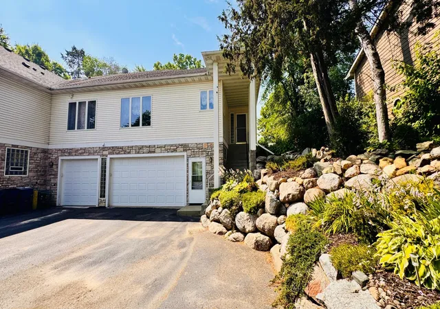 Photo 3 of Townhouse for sale at 9516 12th Avenue S, Minneapolis, MN 55425 | MLS# 7111237 | Listing updated on 2026-09-02