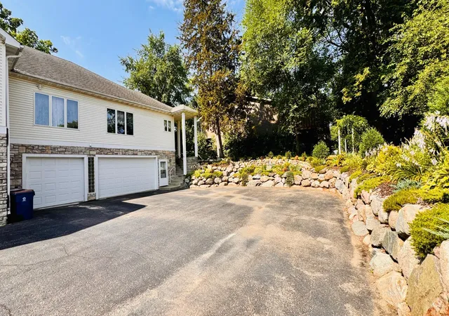 Photo 3 of Townhouse for sale at 9516 12th Avenue S, Minneapolis, MN 55425 | MLS# 7111237 | Listing updated on 2026-09-29