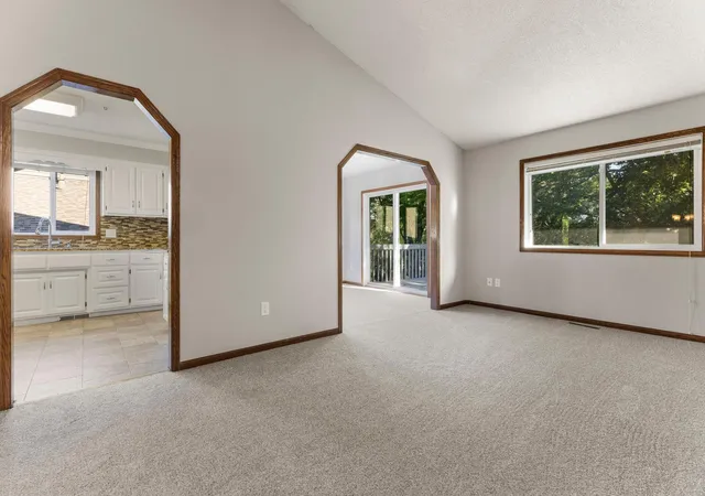 2nd image of 1434 Eastlake Dr, Chaska, MN 55318 | MLS# 7111238