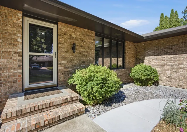 Photo 3 of Single family home for sale at 42 36th Avenue N, Fargo, ND 58102 | MLS# 7111273 | Listing updated on 2026-10-28