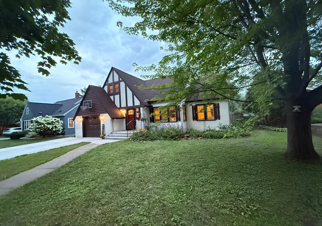3rd image of 2921 Yosemite Ave S, Minneapolis, MN 55416 | MLS# 7111292