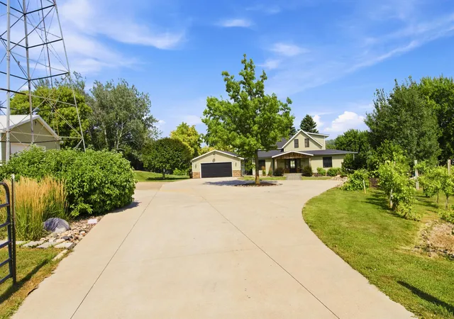 2nd image of 396 Maple Ln Se, New Prague, MN 56071 | MLS# 7111297
