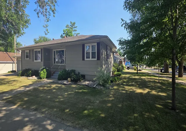2nd image of 351 5th St Nw, Valley City, ND 58072 | MLS# 7111305