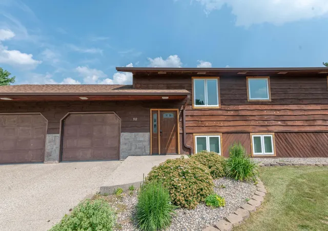 2nd image of 512 Pinetree Dr, Perham, MN 56573 | MLS# 7111308