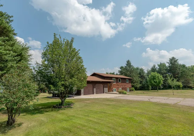 3rd image of 512 Pinetree Dr, Perham, MN 56573 | MLS# 7111308