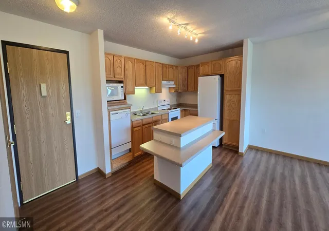 1st image of 2155 6Th Ln Se #206, Cambridge, MN 55008 | MLS# 7111328