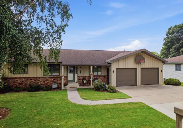 Photo 2 of Single family home for sale at 220 Country Clb Dr, Lewiston, MN 55952 | MLS# 7111364 | Listing updated on 2026-08-18