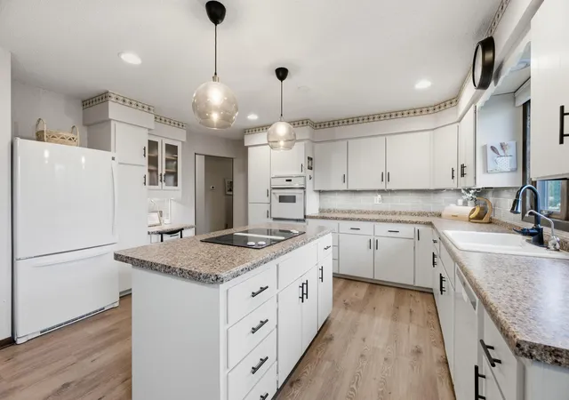 Photo 3 of Single family home for sale at 220 Country Clb Dr, Lewiston, MN 55952 | MLS# 7111364 | Listing updated on 2026-08-18