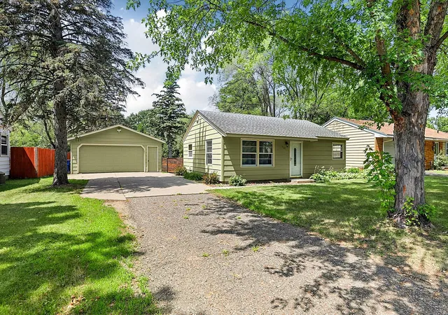 Photo 2 of Sale Pending at 1727 14th Avenue S, Saint Cloud, MN 56301 | MLS# 7111369 | Listing updated on 2026-09-03