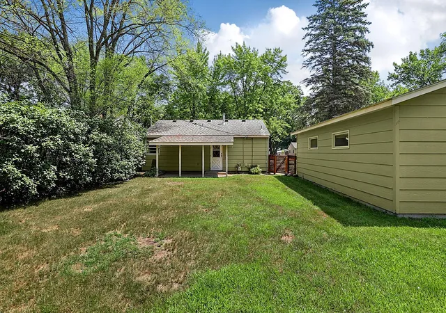 Photo 3 of Sale Pending at 1727 14th Avenue S, Saint Cloud, MN 56301 | MLS# 7111369 | Listing updated on 2026-09-03