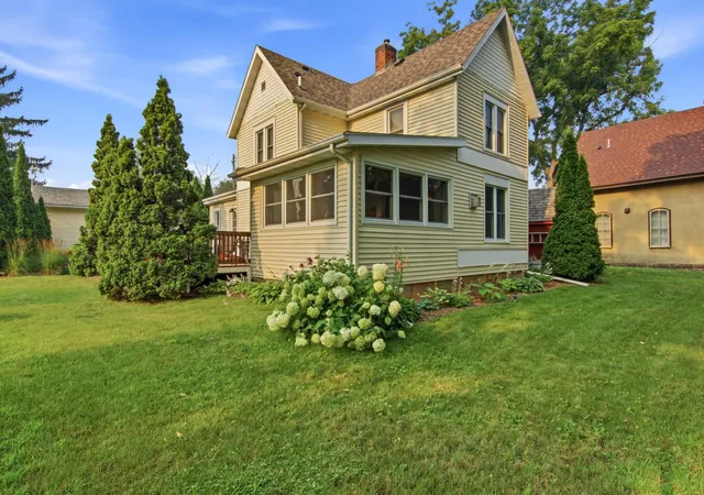 Photo 1 of Sale Pending at 610 Washington Ave, Wabasha, MN 55981 | MLS# 7111381 | Listing updated on 2026-08-31