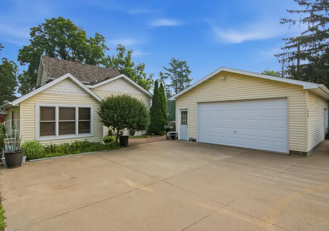 Photo 3 of Sale Pending at 610 Washington Ave, Wabasha, MN 55981 | MLS# 7111381 | Listing updated on 2026-08-31