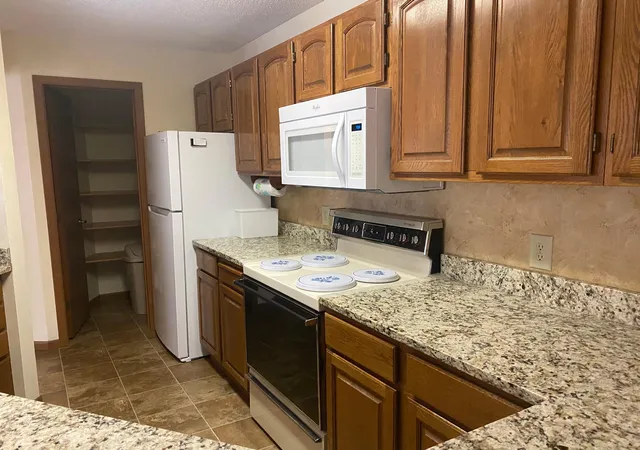 Listing Photo 4 - Condo for sale in building located at 930 Lyn Wy, Hastings, MN 55033 - Unit #203